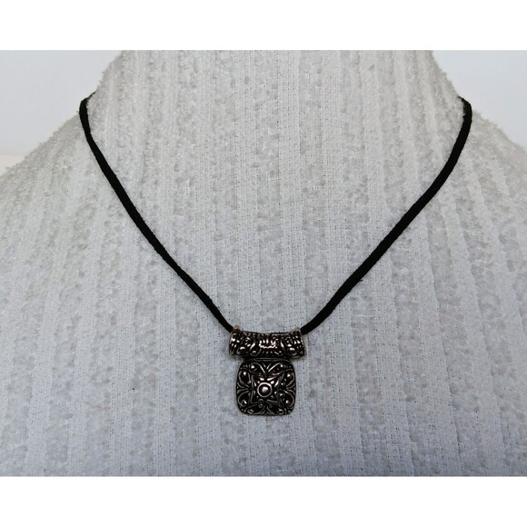 Premier Designs Black Suede Cord Etched Silver Tone Pendant Necklace 18-19.5 in - Picture 1 of 8